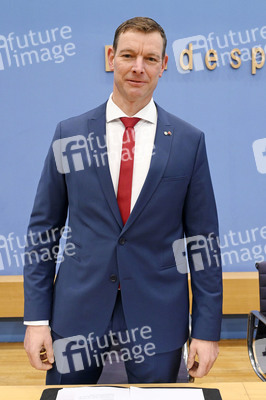 Bundespressekonferenz Falsche Rahmenbedingungen verhindern Klimaneutralität des Güterkraftverkehrs in Berlin