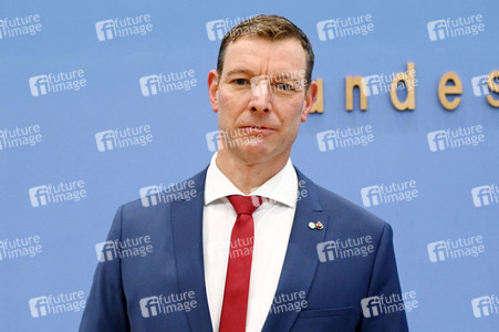 Bundespressekonferenz Falsche Rahmenbedingungen verhindern Klimaneutralität des Güterkraftverkehrs in Berlin