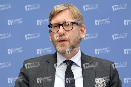 Bundespressekonferenz Falsche Rahmenbedingungen verhindern Klimaneutralität des Güterkraftverkehrs in Berlin
