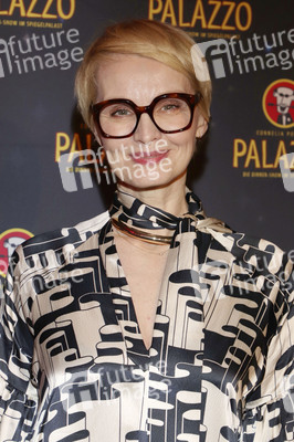 Premiere der Dinnershow 'Poletto Palazzo' in Hamburg