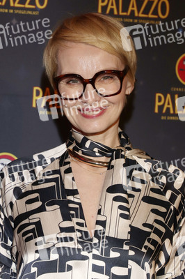 Premiere der Dinnershow 'Poletto Palazzo' in Hamburg