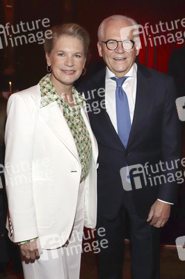 Premiere der Dinnershow 'Poletto Palazzo' in Hamburg