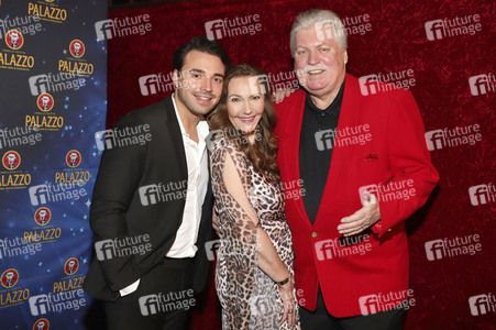 Premiere der Dinnershow 'Poletto Palazzo' in Hamburg