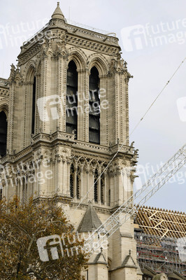 Wiederaufbau der zerstörten Kathedrale Notre-Dame de Paris