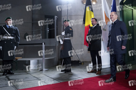 Olaf Scholz beim Empfang des Präsidenten des Europäischen Rates sowie sechs EU-Staats- und Regierungschefs in Berlin