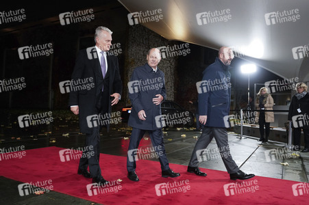 Olaf Scholz beim Empfang des Präsidenten des Europäischen Rates sowie sechs EU-Staats- und Regierungschefs in Berlin