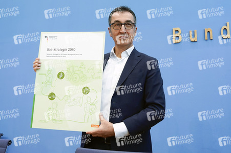 Bundespressekonferenz Bio-Strategie 2030 in Berlin