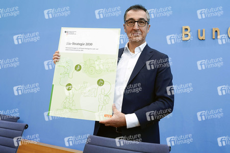 Bundespressekonferenz Bio-Strategie 2030 in Berlin