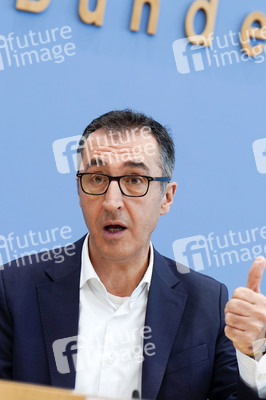 Bundespressekonferenz Bio-Strategie 2030 in Berlin