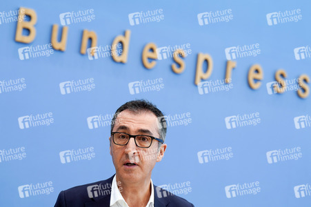 Bundespressekonferenz Bio-Strategie 2030 in Berlin