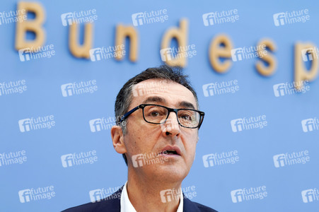 Bundespressekonferenz Bio-Strategie 2030 in Berlin