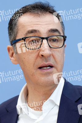 Bundespressekonferenz Bio-Strategie 2030 in Berlin