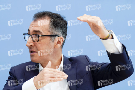Bundespressekonferenz Bio-Strategie 2030 in Berlin