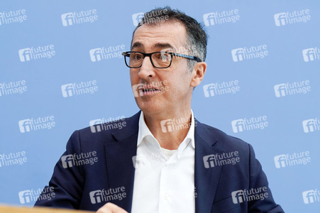 Bundespressekonferenz Bio-Strategie 2030 in Berlin
