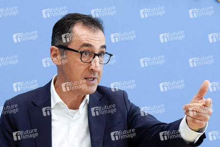 Bundespressekonferenz Bio-Strategie 2030 in Berlin