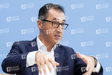 Bundespressekonferenz Bio-Strategie 2030 in Berlin