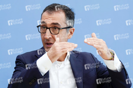 Bundespressekonferenz Bio-Strategie 2030 in Berlin