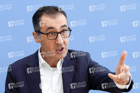 Bundespressekonferenz Bio-Strategie 2030 in Berlin