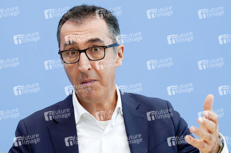 Bundespressekonferenz Bio-Strategie 2030 in Berlin