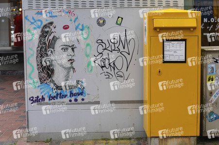 Symbolfoto Postbriefkasten