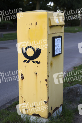 Symbolfoto Postbriefkasten