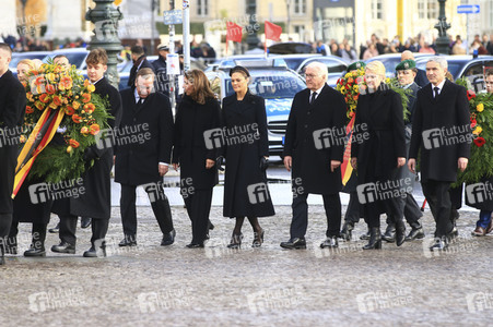 Kronprinzessin Victoria von Schweden bei der Kranzniederlegung zum Volkstrauertag in Berlin