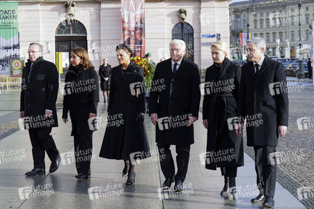 Kronprinzessin Victoria von Schweden bei der Kranzniederlegung zum Volkstrauertag in Berlin