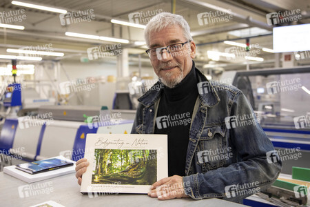 Buchproduktion 'Bodypainting in Nature - Farbige Symbiosen' in Hannover