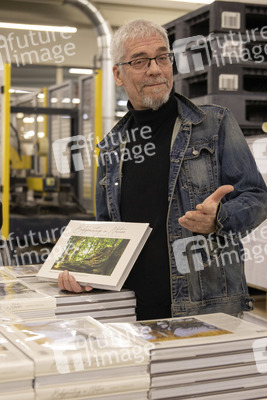 Buchproduktion 'Bodypainting in Nature - Farbige Symbiosen' in Hannover