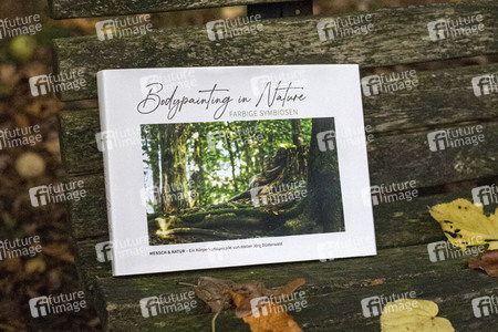 Buchproduktion 'Bodypainting in Nature - Farbige Symbiosen' in Hannover