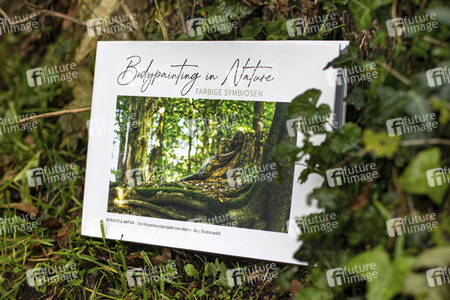 Buchproduktion 'Bodypainting in Nature - Farbige Symbiosen' in Hannover