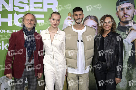 Fototermin 'Unser Hof - Mit Cheyenne und Nino' in Berlin