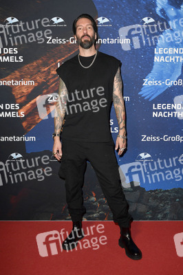 Weltpremiere der Produktion 'Legenden des Nachthimmels' in Berlin