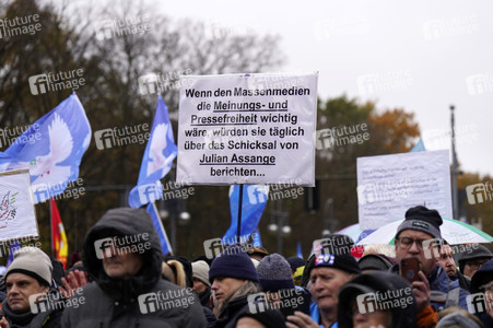 Friedensdemonstration vor dem Brandenburger Tor in Berlin