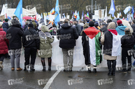 Friedensdemonstration vor dem Brandenburger Tor in Berlin