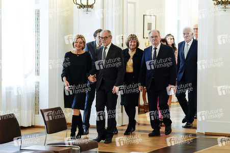 Verleihung des Verdienstordens der Bundesrepublik Deutschland an Ministerpräsidentinnen und Ministerpräsidenten in Berlin