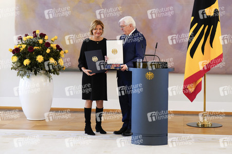Verleihung des Verdienstordens der Bundesrepublik Deutschland an Ministerpräsidentinnen und Ministerpräsidenten in Berlin