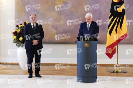 Verleihung des Verdienstordens der Bundesrepublik Deutschland an Ministerpräsidentinnen und Ministerpräsidenten in Berlin