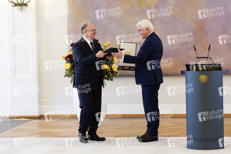 Verleihung des Verdienstordens der Bundesrepublik Deutschland an Ministerpräsidentinnen und Ministerpräsidenten in Berlin