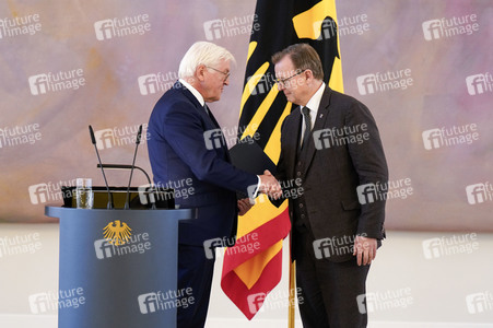 Verleihung des Verdienstordens der Bundesrepublik Deutschland an Ministerpräsidentinnen und Ministerpräsidenten in Berlin