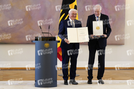 Verleihung des Verdienstordens der Bundesrepublik Deutschland an Ministerpräsidentinnen und Ministerpräsidenten in Berlin