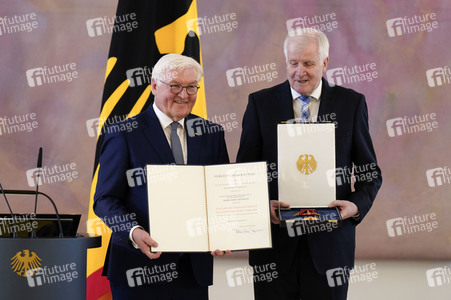 Verleihung des Verdienstordens der Bundesrepublik Deutschland an Ministerpräsidentinnen und Ministerpräsidenten in Berlin