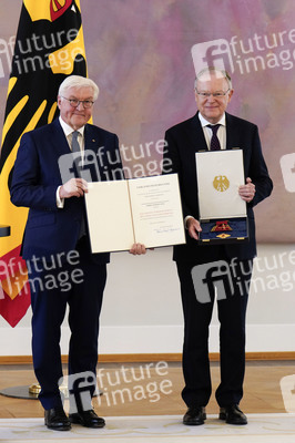 Verleihung des Verdienstordens der Bundesrepublik Deutschland an Ministerpräsidentinnen und Ministerpräsidenten in Berlin