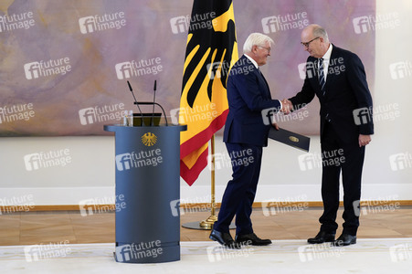 Verleihung des Verdienstordens der Bundesrepublik Deutschland an Ministerpräsidentinnen und Ministerpräsidenten in Berlin