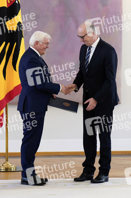 Verleihung des Verdienstordens der Bundesrepublik Deutschland an Ministerpräsidentinnen und Ministerpräsidenten in Berlin