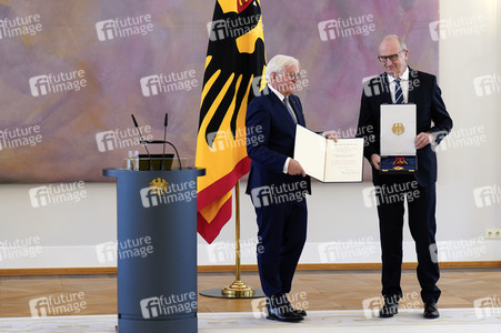 Verleihung des Verdienstordens der Bundesrepublik Deutschland an Ministerpräsidentinnen und Ministerpräsidenten in Berlin