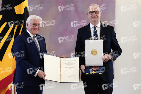 Verleihung des Verdienstordens der Bundesrepublik Deutschland an Ministerpräsidentinnen und Ministerpräsidenten in Berlin