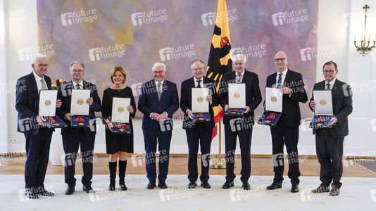 Verleihung des Verdienstordens der Bundesrepublik Deutschland an Ministerpräsidentinnen und Ministerpräsidenten in Berlin