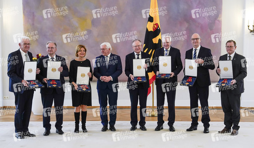 Verleihung des Verdienstordens der Bundesrepublik Deutschland an Ministerpräsidentinnen und Ministerpräsidenten in Berlin