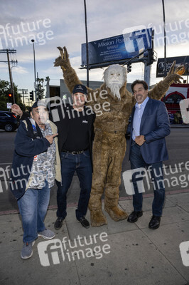 Plakatwand-Enthülung 'Mission Peace' Los Angeles